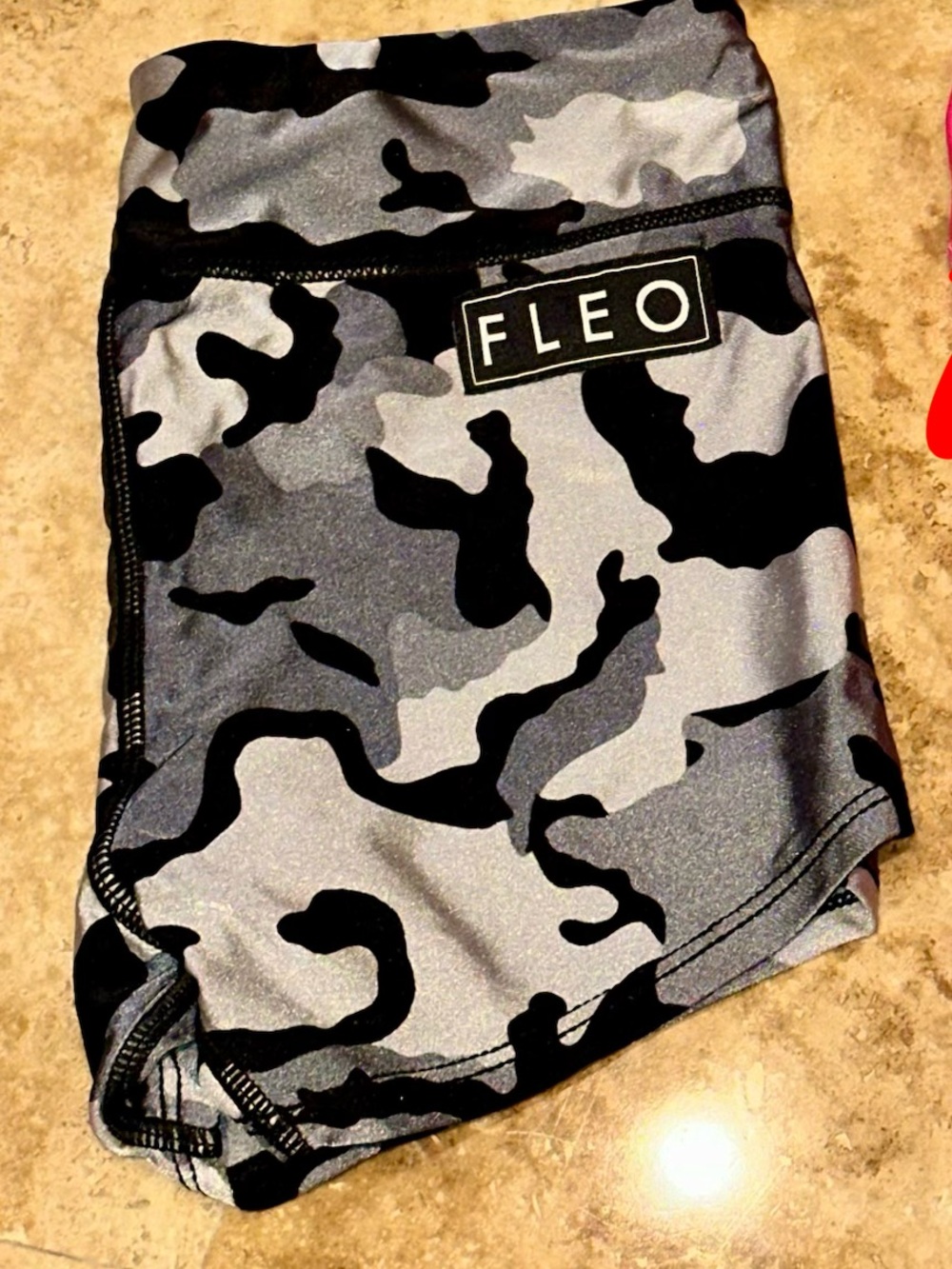 Fleo Women’s RARE black and white camo silky fabric size small VGUC